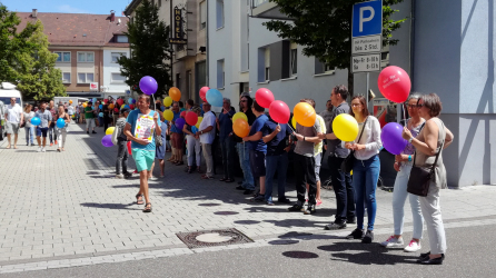 Menschenkette in Bruchsal. Klicken Sie.